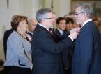 Prezydent wręczył odznaczenia państwowe. Wśród uhonorowanych Jan Peszek, Andrzej Blikle i Jacek Żakowski