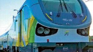Z 22 piętrowych wagonów i dwóch lokomotyw dla Kolei Mazowieckich do wczoraj odebrano mniej niż połowę
