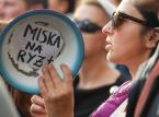 Protest pracowników pomocy społecznej w Warszawie: "Kto zostanie na etacie, jeśli wy o MOPS nie dbacie"